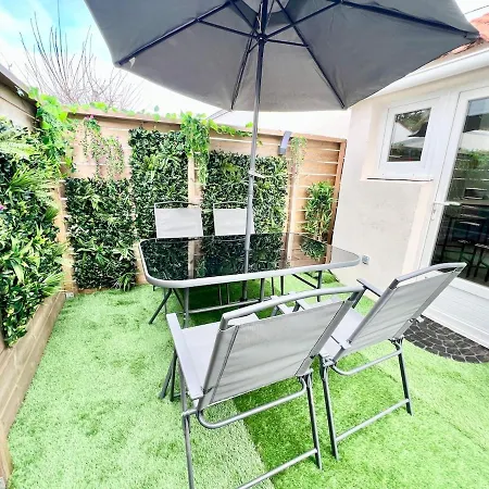 Charmante Maison De - Patio - Wifi - Parking Gratuit Pensjonat 4*